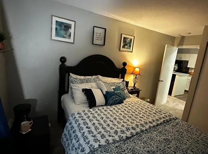 Glamour Homes With Balcony View, Free Champagne, Parking Next To Major Attractions