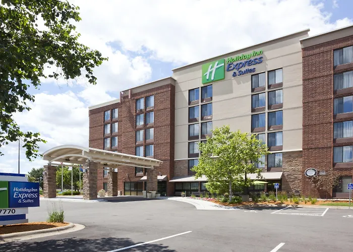 Holiday Inn Express&Suites Bloomington West